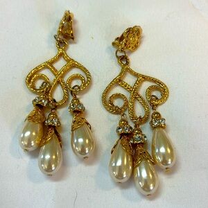 Vintage clip on pearl earrings